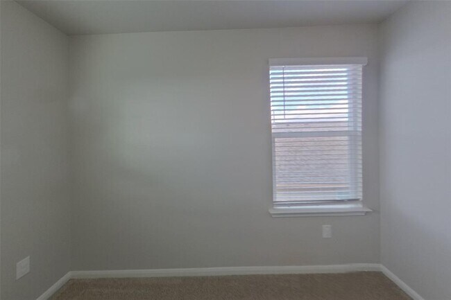 Building Photo - 15012 Custis Ln