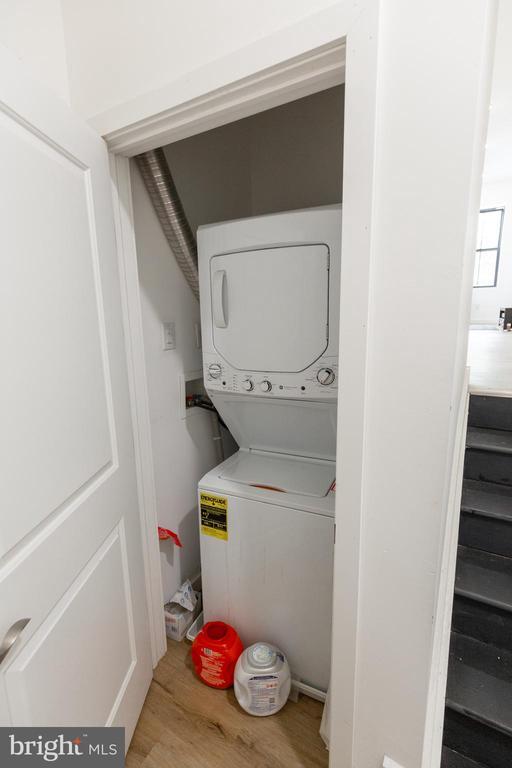 Building Photo - 3945 Lancaster Ave