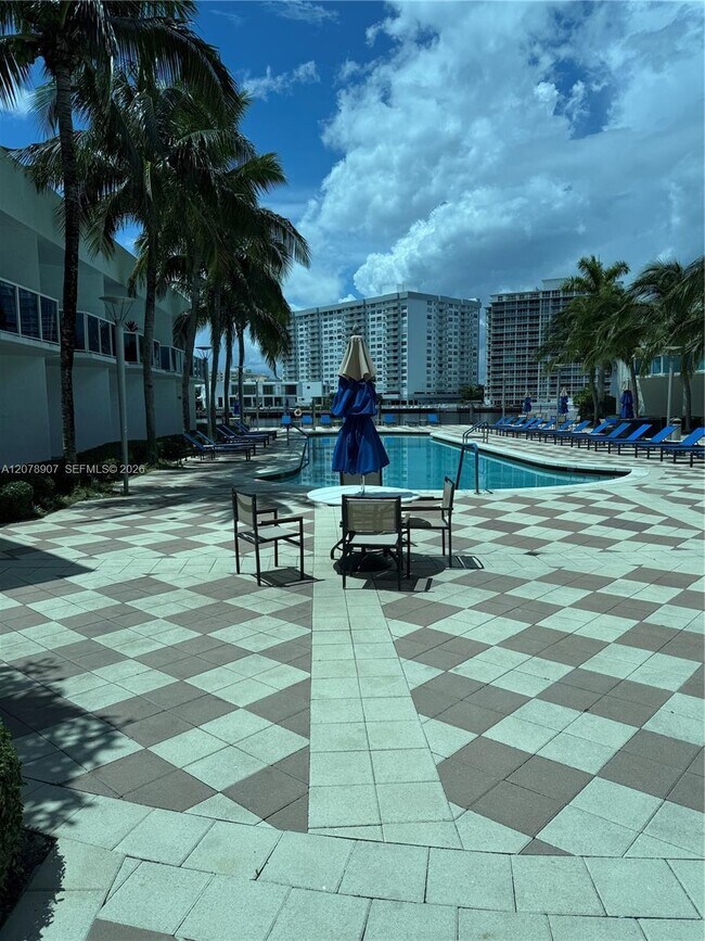 Building Photo - 1945 S Ocean Dr