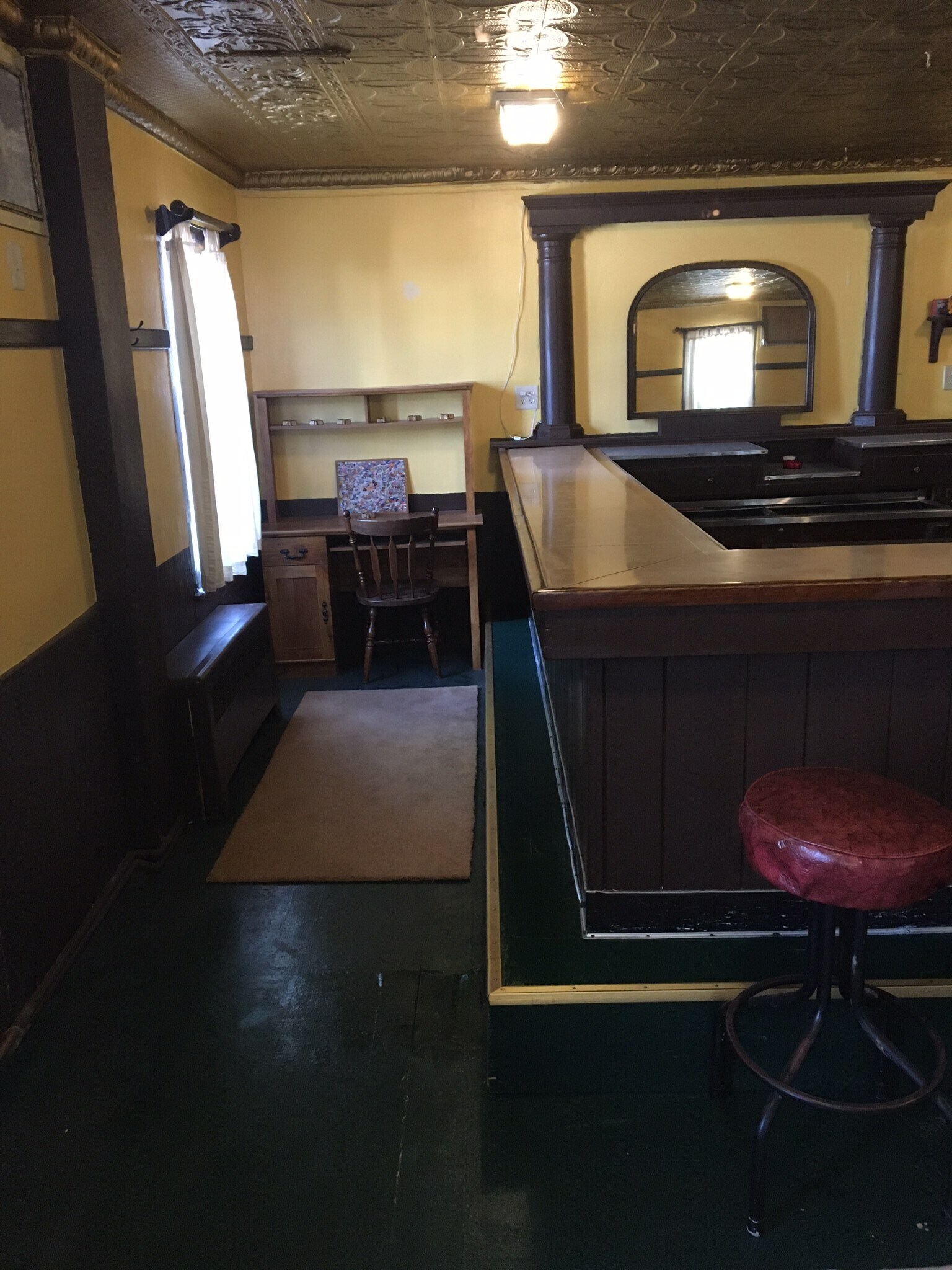 bar desk area - N8133 Franklin Rd