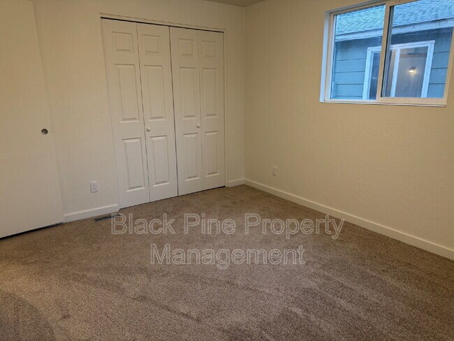 Building Photo - 1939 S Owyhee St