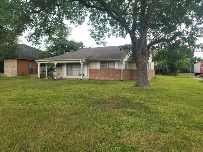 Primary Photo - 5827 Reed Rd