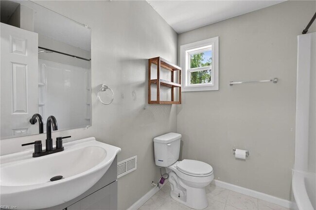 Building Photo - 8507 Chapin St