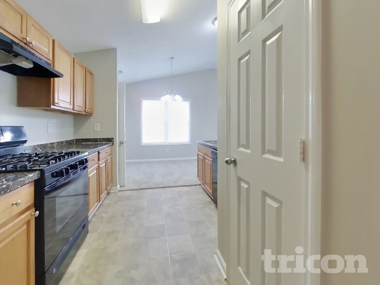 Building Photo - 172 Greystone Cir