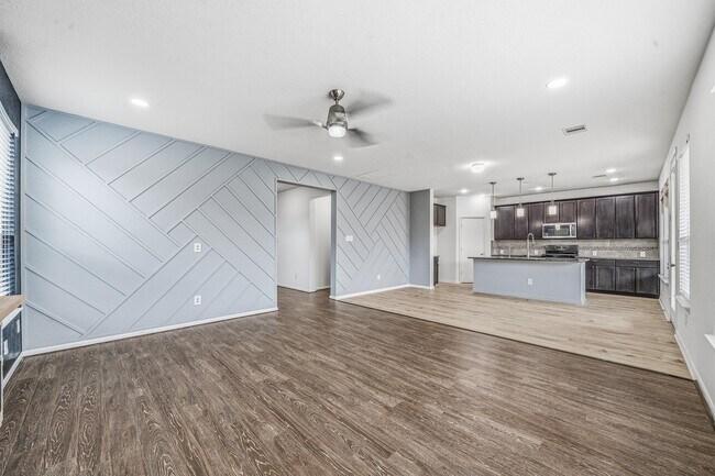 Building Photo - 4118 Lake Cypress Cir