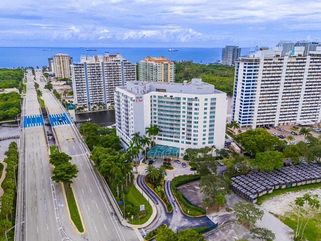 Building Photo - 2670 E Sunrise Blvd