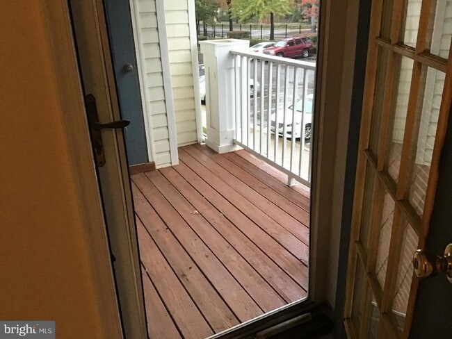 Building Photo - 8961 Town Center Cir