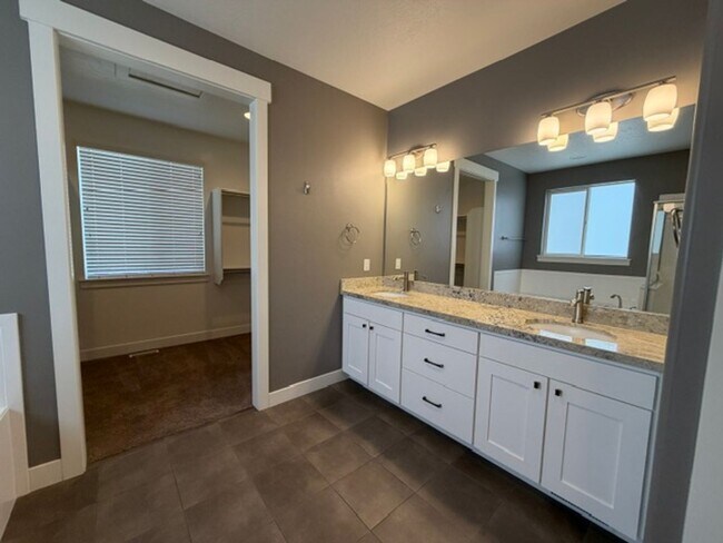 Building Photo - PRIMARY SUITE ON MAIN in a Beautiful Herriman House