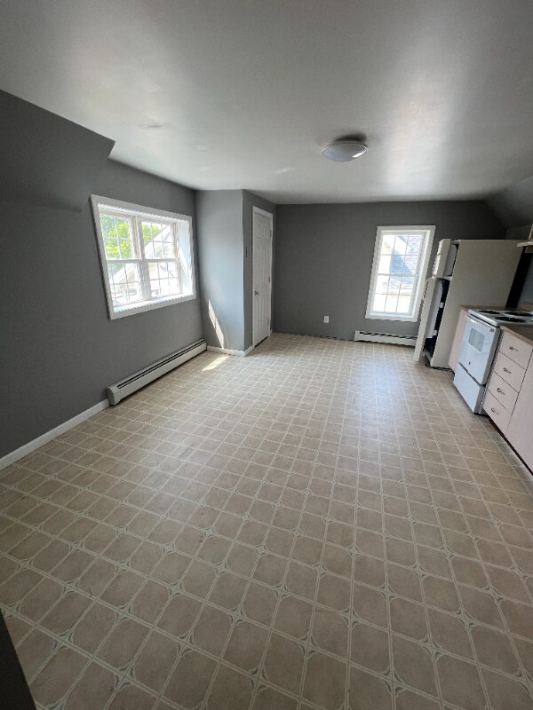 Building Photo - 47 E Main St