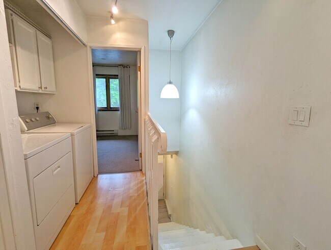 Building Photo - 2BD/1.5BA Twnhse Style Forestedge Condo on...