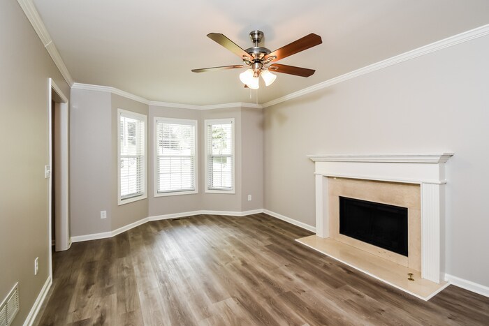 Building Photo - 113 Whispering Ct