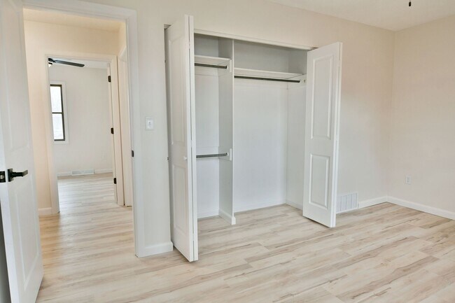 Building Photo - 460-462-462 Fowler St