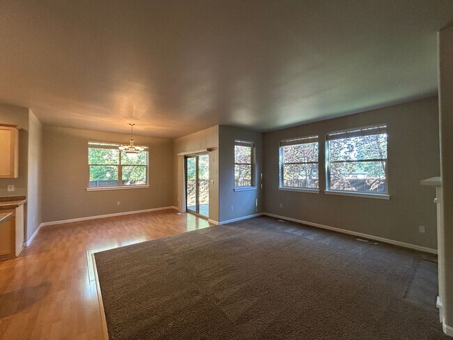 Building Photo - MOVE IN SPECIAL!   4 Bedroom / 2.5 Bathroo...