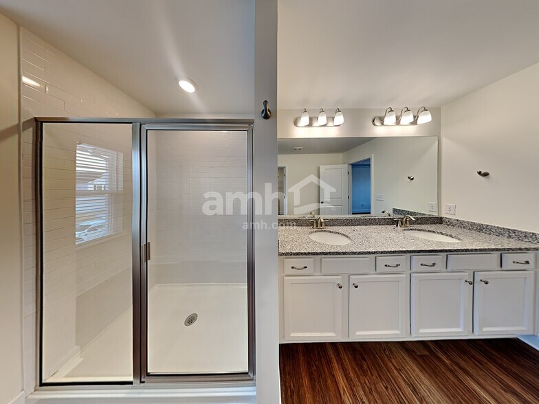 Building Photo - 4750 Chutney Dr