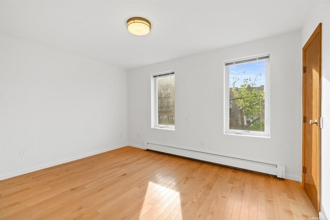 Building Photo - 32-33-33 46th St