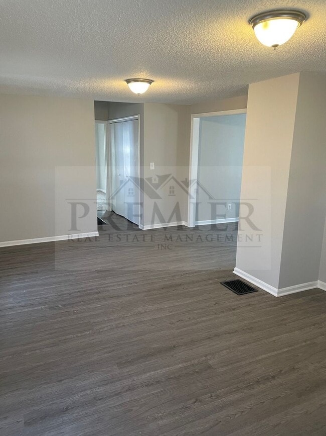 Building Photo - Cute 2 bedroom / 1 bath rehabbed home - wa...