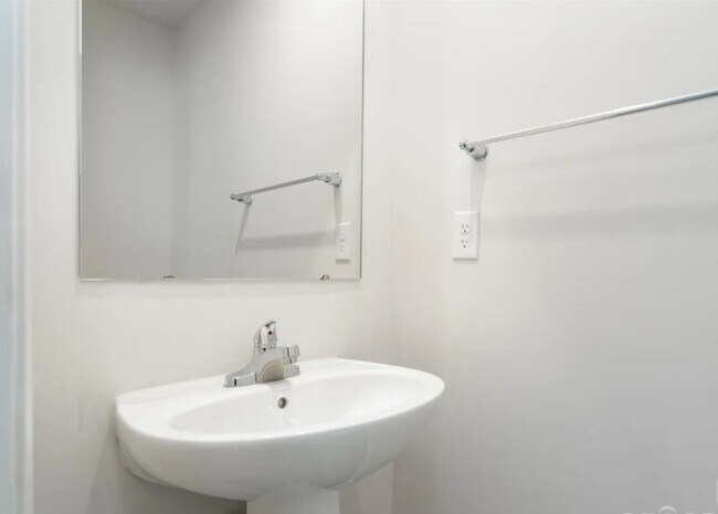 Building Photo - 1925 Pin Hook Rd