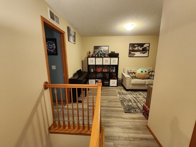 large loft area - 862 Princeton Ave