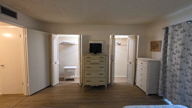 Building Photo - ANNUAL RENTAL 1/1 COMING SOON 55+