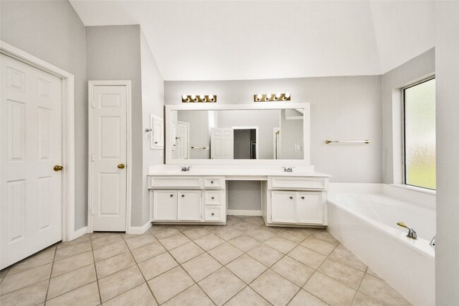 Building Photo - 2622 Stonebury Ln