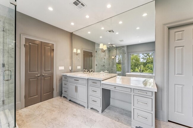 Building Photo - 7 Marilane St