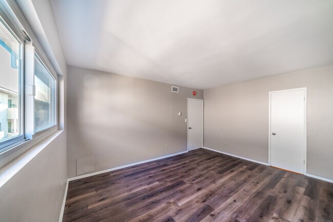 Building Photo - 5328 Newcastle Ave