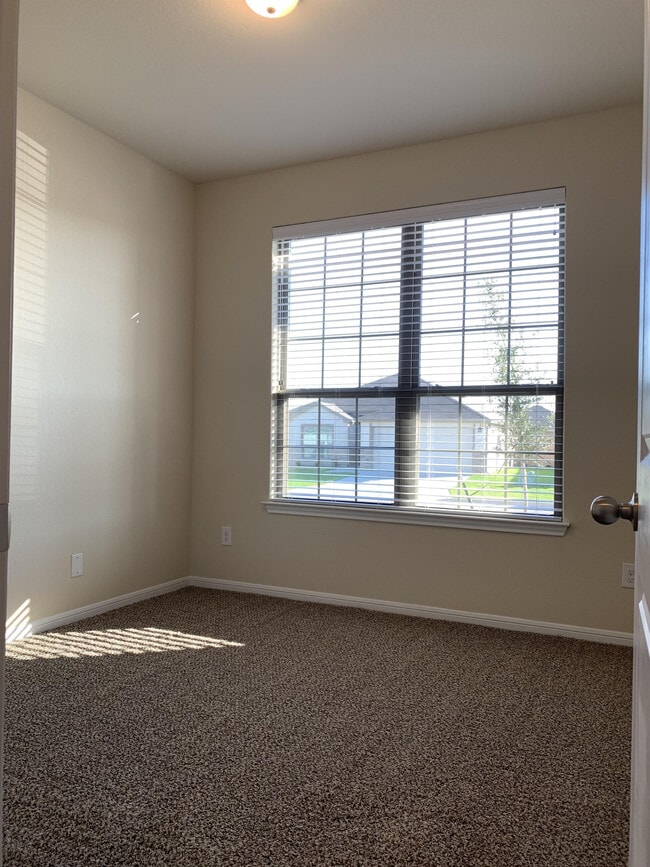 Building Photo - 4728 Fawn Valley Dr