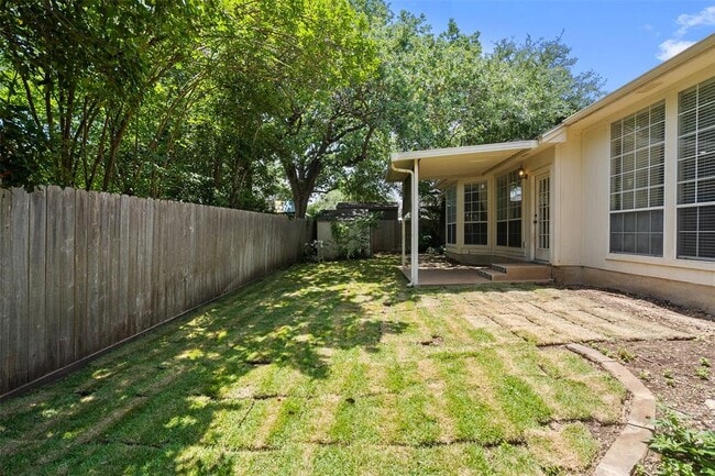 Building Photo - 1502 Azalea Dr