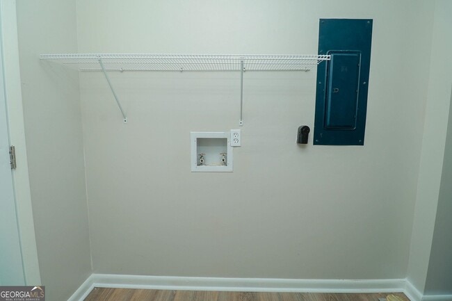 Building Photo - 3323 Victory Ct E