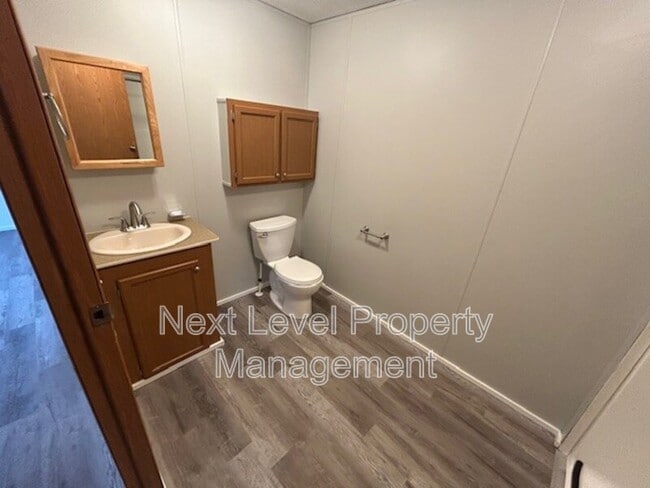 Building Photo - 111 S Cedar Dr