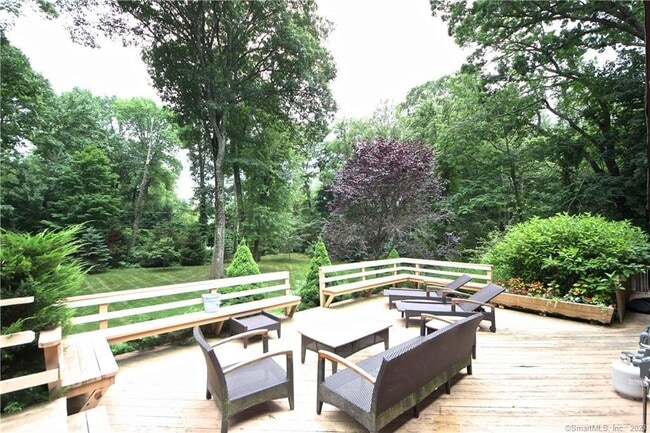 Building Photo - 950 Rock Rimmon Rd