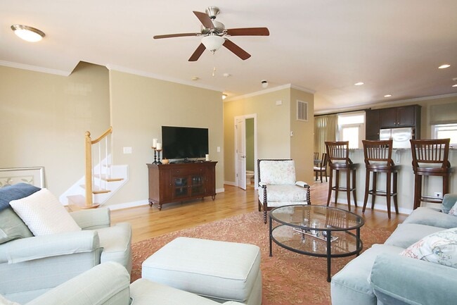 Building Photo - Pet-Friendly Pavilions at Pantops Townhome