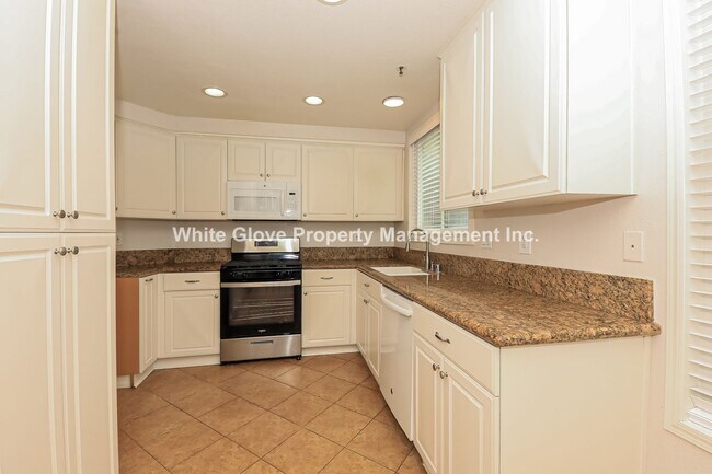 Building Photo - Wonderful 3 bedroom Northwood Condo