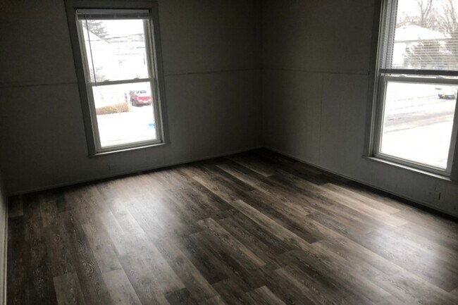 Bedroom - 112 W 1st St S