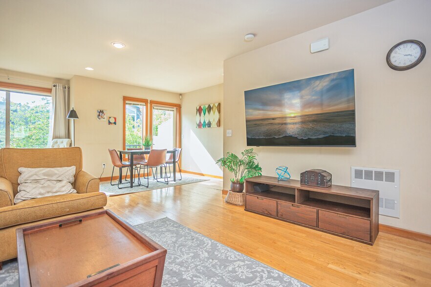 Building Photo - 3314 Wetmore Ave S