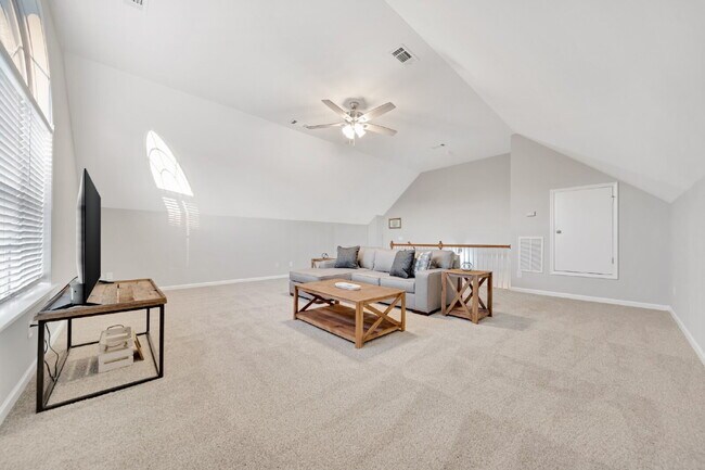 Building Photo - FULLY and Tastefully furnished 3 bedroom h...