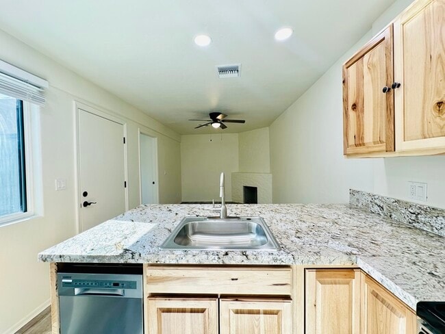 Building Photo - Available 10/10/25! Modern Renovated 2 Bed...