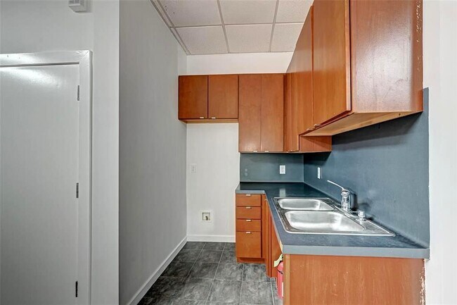Building Photo - 9788 Clarewood Dr