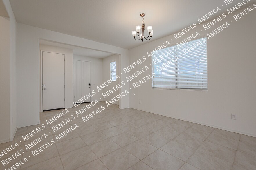Building Photo - 10036 E Tiburon Ave