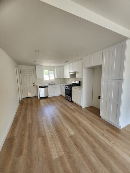 Building Photo - 625 N Angeleno Ave