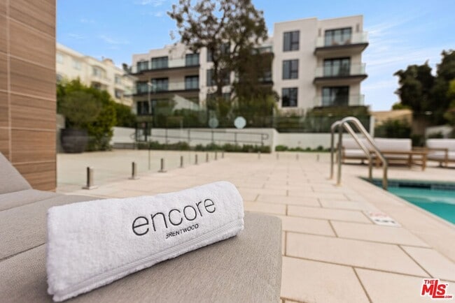 Building Photo - 505 S Barrington Ave