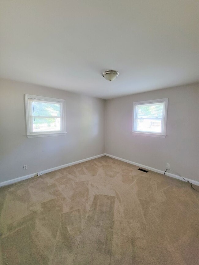 Building Photo - COMING SOON- Adorable 3 Bedroom Home 1 bath house