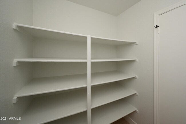Building Photo - 7301 W Canterbury Dr