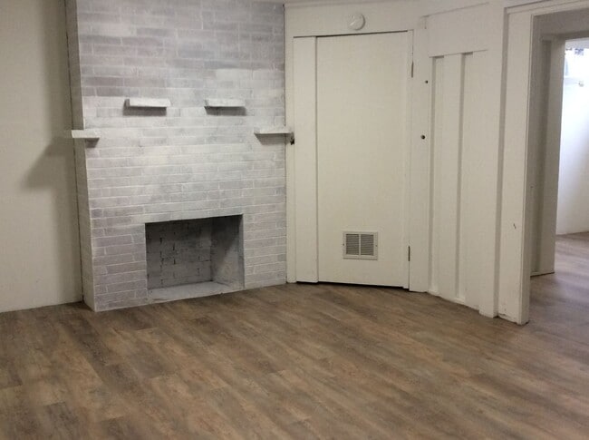 Building Photo - Browns Point Beauty! Spacious 2BDRM/1.75 BATH Home with Partial View of the Sound!