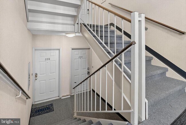 Building Photo - 7753 Inversham Dr