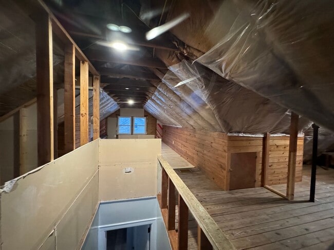 Building Photo - 3 bedroom, 2 bath House with 2 car detached garage