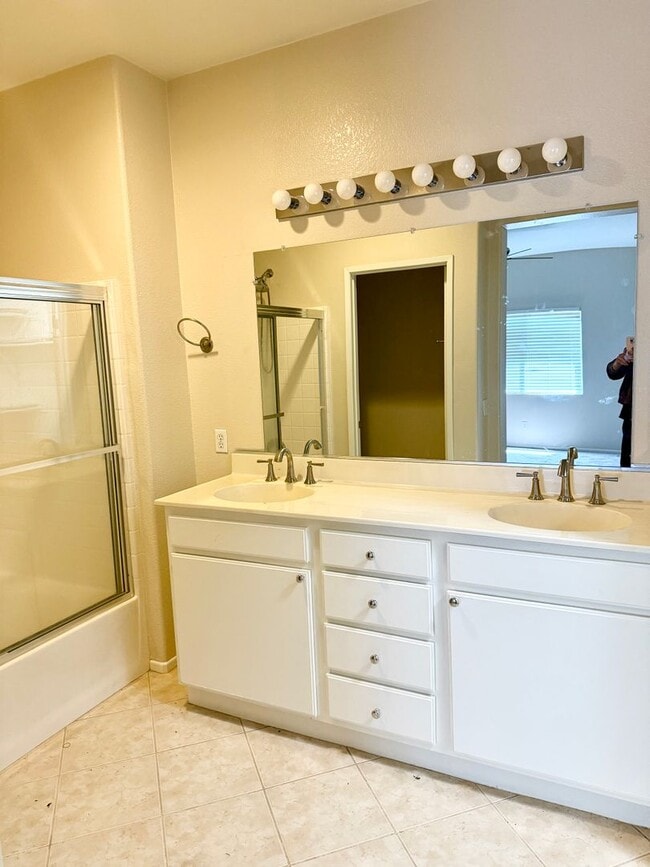 Building Photo - Beautiful Condo Available in Murrieta