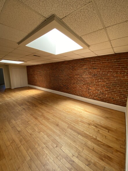 Building Photo - 815 W Broad St