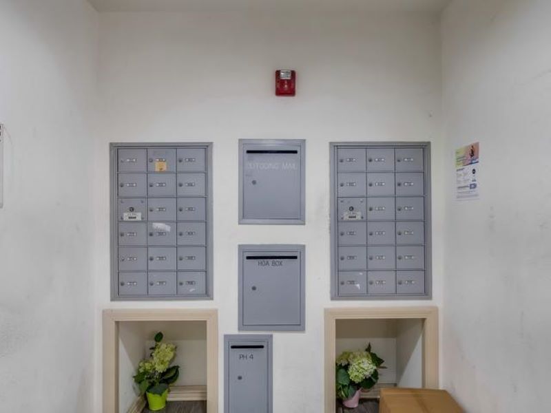 Building Photo - 700 S Ardmore Ave