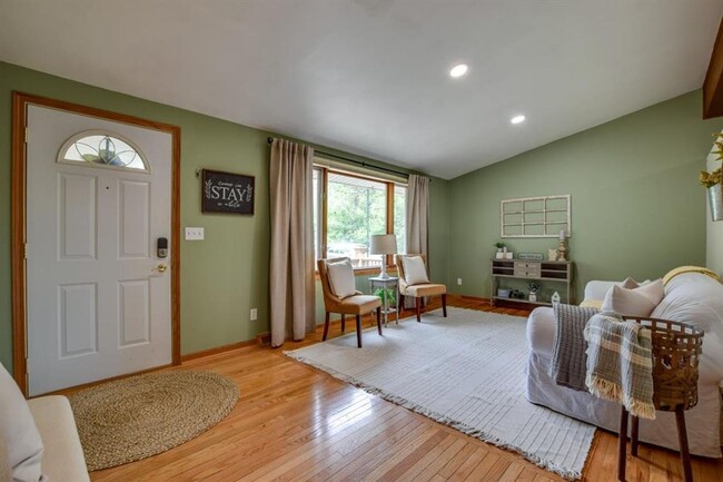 Building Photo - 6409-6411 Hammersley Rd Duplex